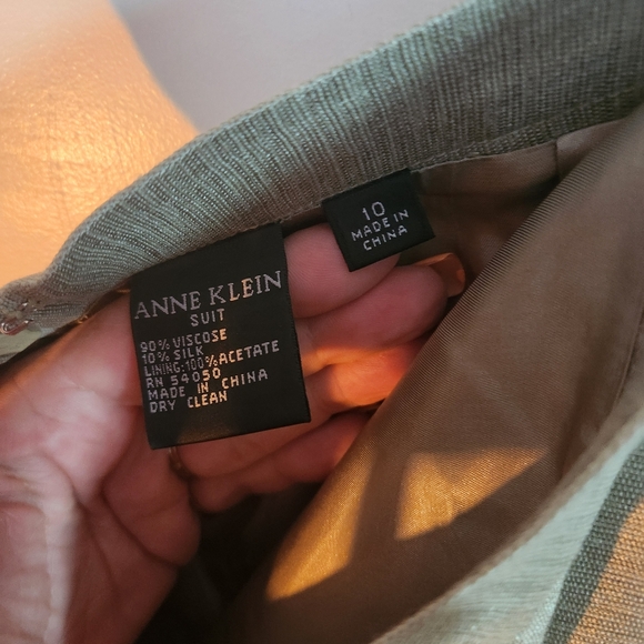 Anne Klein Mint/emerald 2 piece suit - Picture 4 of 12